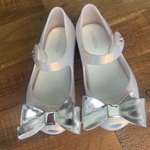 Mini Melissa Kids' Ultra Girl Sweet III Mary Jane Jellies with Silver Bow Size 9